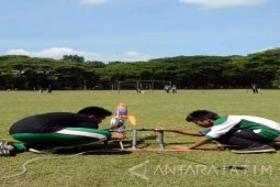 Perang Roket Air Warnai Kegiatan "Physic Carnival" Unej