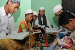 Pemprov Kalsel Akan Bayar Gaji Guru Honorer