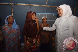 Mensos Tinjau Korban Bencana Banjir Garut