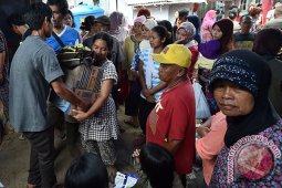 Pengusaha Muslimah Motivasi Ibu-Ibu Korban Banjir Garut