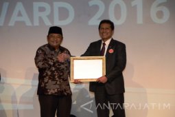 Sidoarjo Terima Penghargaan Kabupaten Terbaik