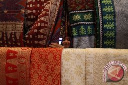 PAMERAN KAIN TRADISIONAL