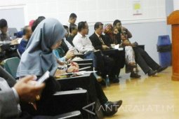 Mahasiswa Magister Unair-UUM Gelar Seminar Bersama di Malaysia