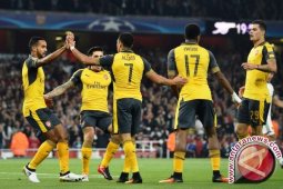Walcott Bawa Arsenal Sikat Basel 2-0