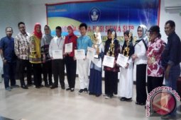 Rosyita Nuur Aulia Juara Lomba Puisi Siswa SLTP
