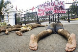 Tolak Pengadaan Mobil Dewan