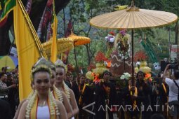 Larung Sesaji Telaga Ngebel