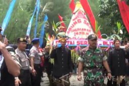 Nelayan Pantai Selatan Gelar Larung Sesaji