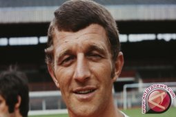 Mantan penyerang Manchester United David Herd tutup usia