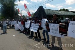 Aliansi Jurnalis Jember Aksi Solidaritas Tolak Kekerasan