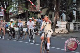 Sepeda Onthel Sulut Marakkan HUT Bitung