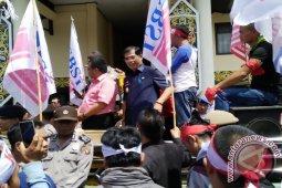 Buruh Landak Tuntut Hak