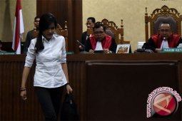 Pengunjung Sidang Jessica Diperlakukan Seperti Penonton Bola