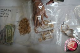 Setengah Ton Emas Palsu Korban Dimas Kanjeng