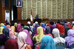 Risma Minta Pegawai Kelurahan-Kecamatan Tidak Tersulut Emosi