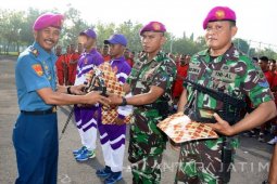 Brigif-1 Marinir Berikan Penghargaan Prajurit Berprestasi