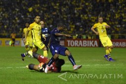 Persegres Lawan Arema