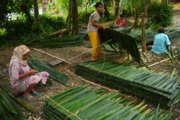 Pengrajin Atap Rumbia