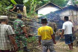 Rumpun Bambu Tumbang Timpa Dapur Warga Pamekasan