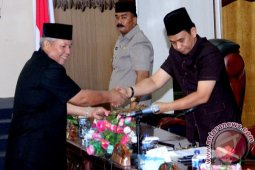 Bupati Tanjabbar sampaikan rancangan APBD perubahan dan PPAS 2016