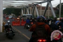 Jembatan Nyaris Ambles Di Denpasar Sebabkan Kemacetan