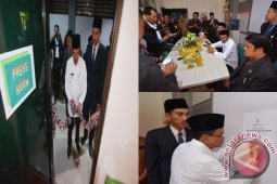 Bupati Resmikan Press Room