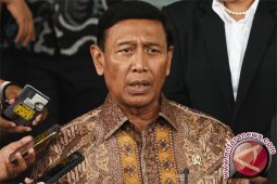 Menko Polhukam minta KPK tunda pengumuman tersangka