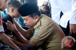 Ini dia, bupati Merangin santuni 300 anak yatim