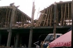 Bangunan Pasar Induk di Bondowoso Ambruk
