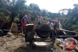 Kodim libatkan masyarakat bangun jalan desa