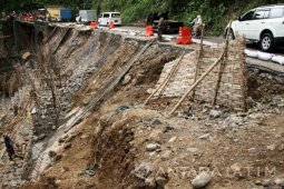 Perbaikan Jalan Nasional Longsor