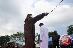 Wanita hamil lolos dari hukuman cambuk di Aceh