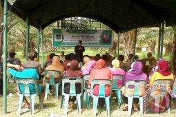Warga Keluhkan Jalan Rusak.