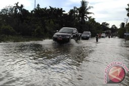 Lintas Meulaboh-Geumpang lumpuh akibat banjir
