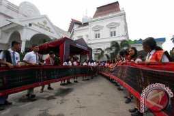 REKOR ULOS TERPANJANG