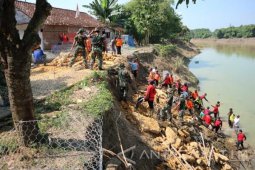 Perbaikan Tebing Longsor