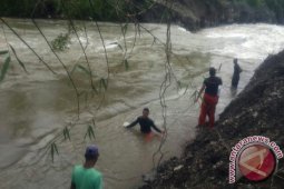 Warga Nagan Raya jatuh ke sungai belum ditemukan