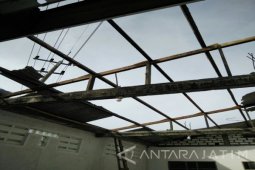 Puting Beliung Rusak Rumah Warga Gresik