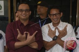 Gerakan salam bersama Anies-Sandi getarkan kampanye akbar