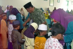 Pemberian Santunan Awali Hari Santri Nasional di Jember