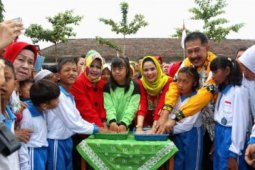 Yuk, Cuci Tangan Pakai Sabun Bersama Ibu Yustin Ficardo