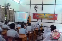SASTRAWAN MASUK SEKOLAH