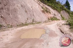 Jalan Pakantan Rusak Parah