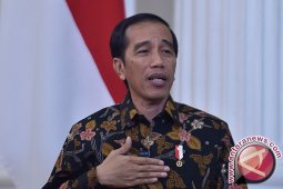 Cuitan Presiden Jokowi jadi &acirc;&euro;&oelig;Tweet Emas 2016&acirc;&euro;