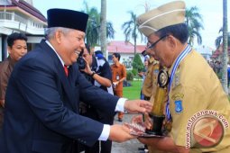 Mengenal dari dekat M Nur Kasim, sosok camat teladan