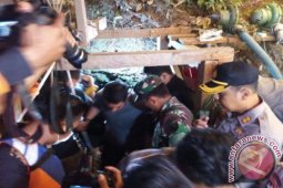 Gubernur tinjau evakuasi penambang emas tertimbun