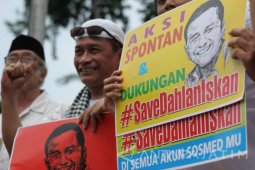 Aksi Save Dahlan Iskan