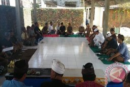 13 Pura Di Buleleng Bentuk "Paiketan" Bersama