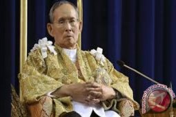 Thais Gather At Palace To View Late King's Funeral Urn