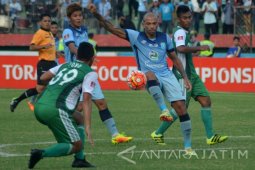 Persela Lawan PS TNI